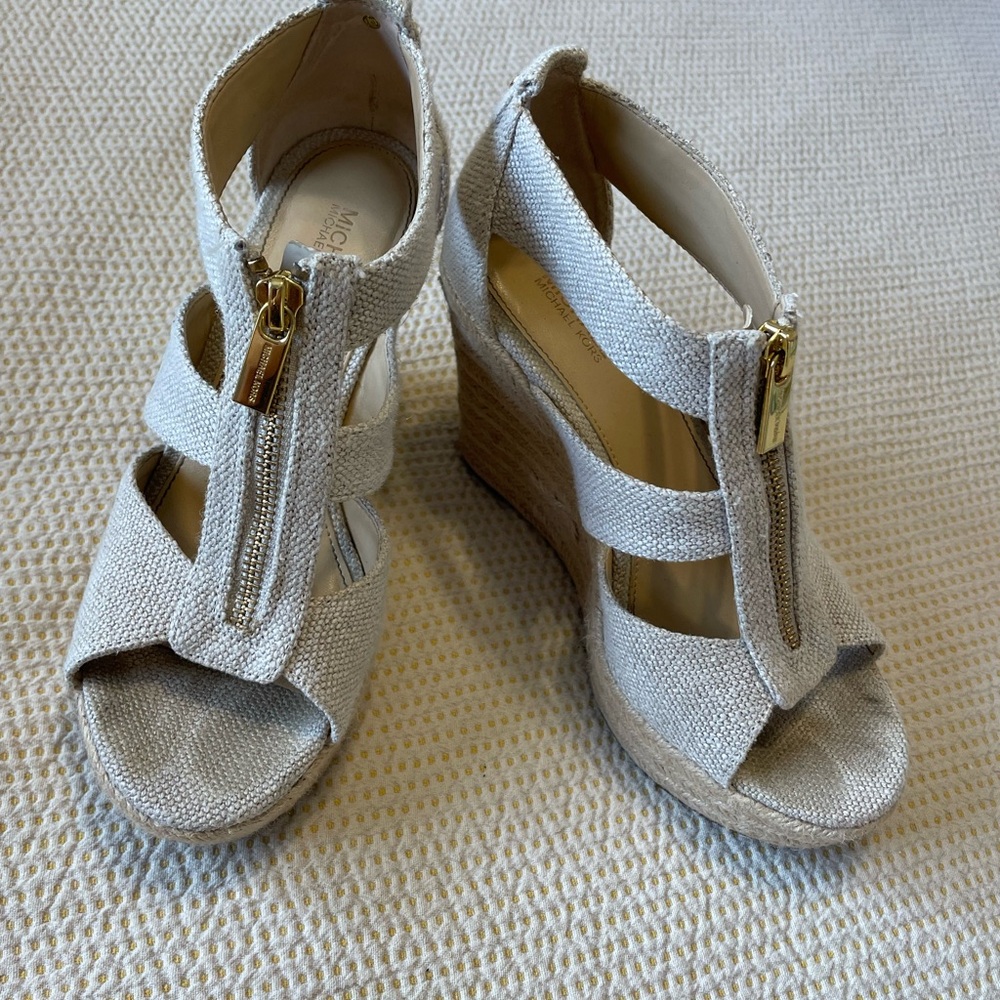 Michael Kors Damita wedge fabric tan size 6